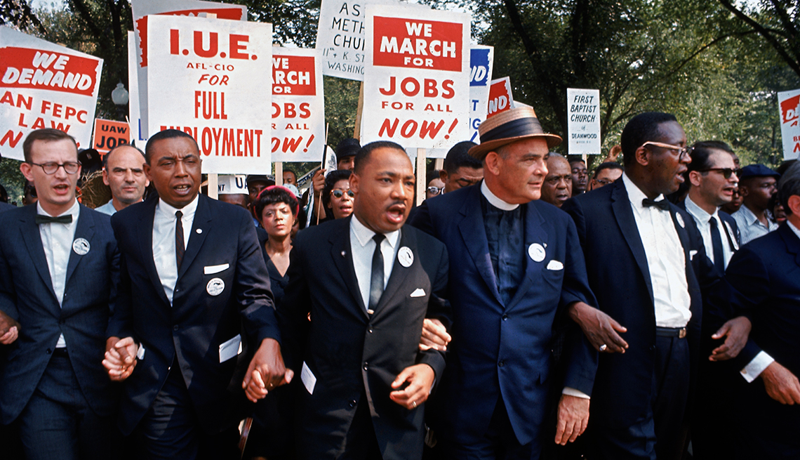 Martin Luther King, Jr. lidera la marcha en Washington D.C.