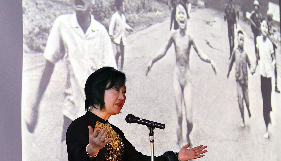 Phan Thi Kim Phuc, la niña del napalm ofrece un discurso en el 2013