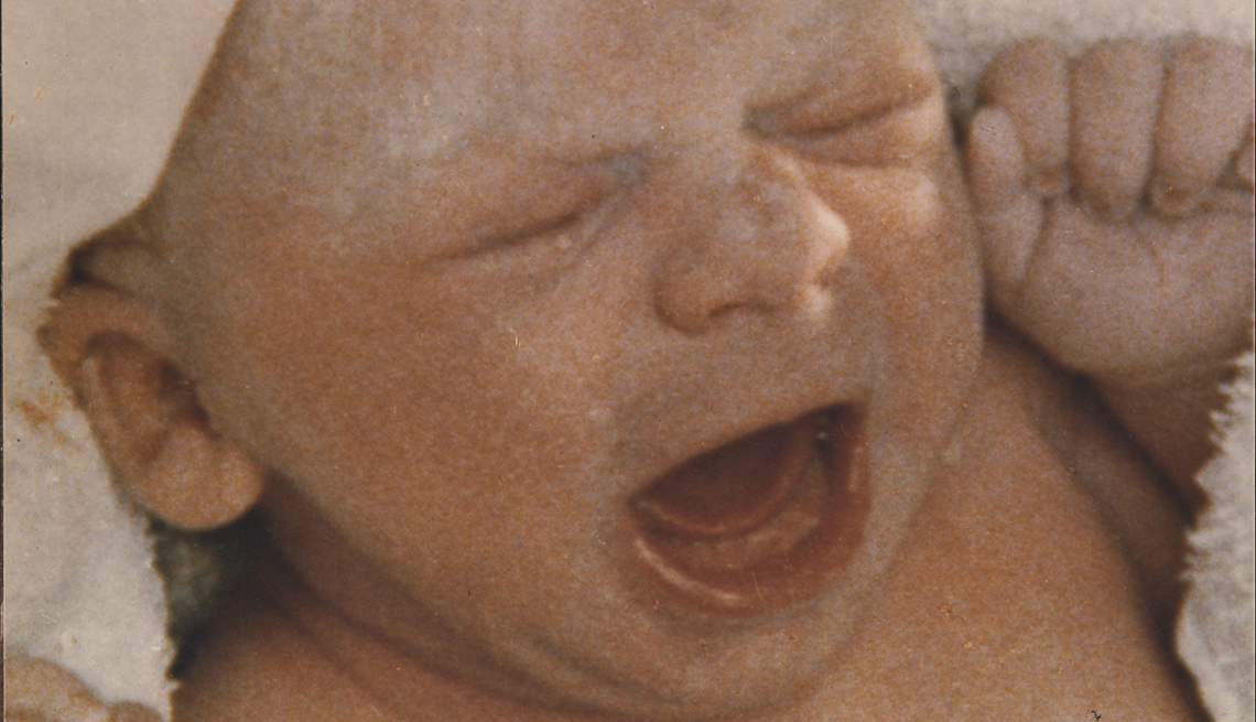 Nace Louise Joy Brown, el primer bebe probeta