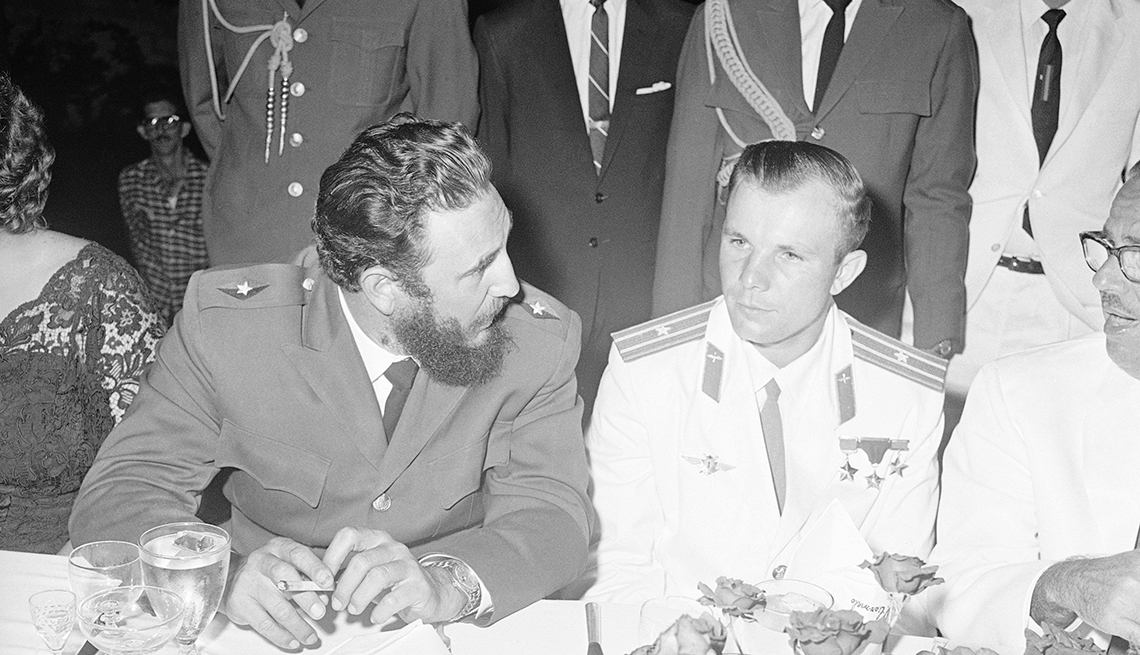 Fidel Castro junto a Yuri Gagarin, el primer hombre que surcó el espacio