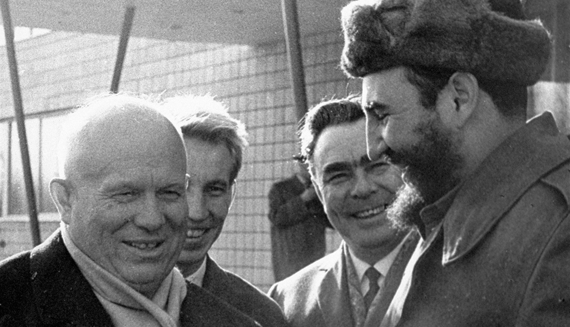 Nikita Kruschev recibe a Fidel Castro