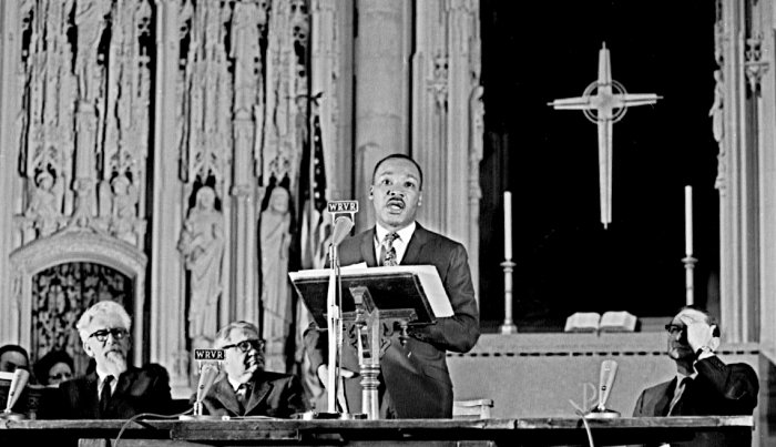 item 6 of Gallery image Martin Luther King Jr. pronunciando un discurso en contra de la Guerra de Vietnam