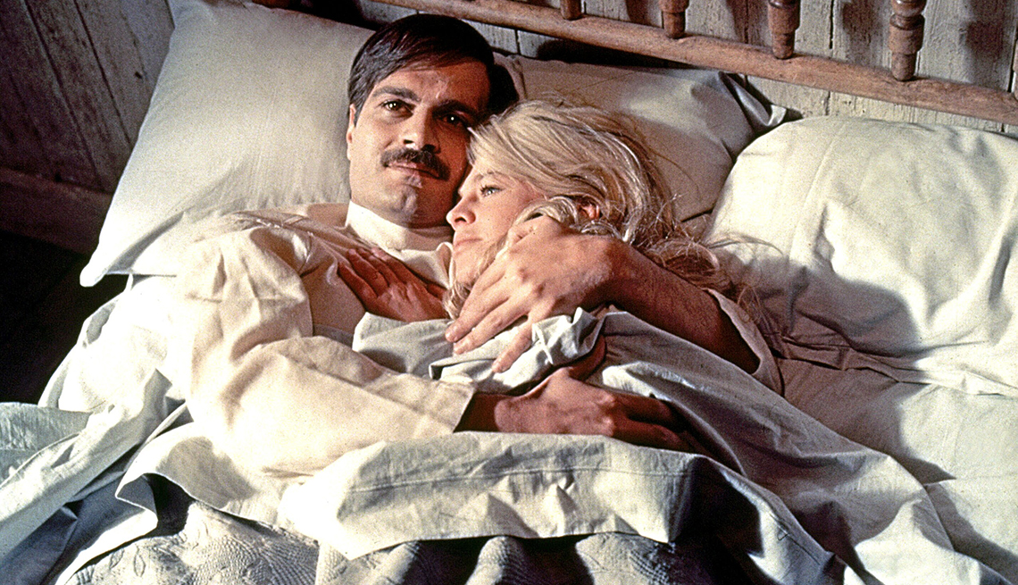 Omar Sharif y Julie Christie estrellas en Doctor Zhivago.