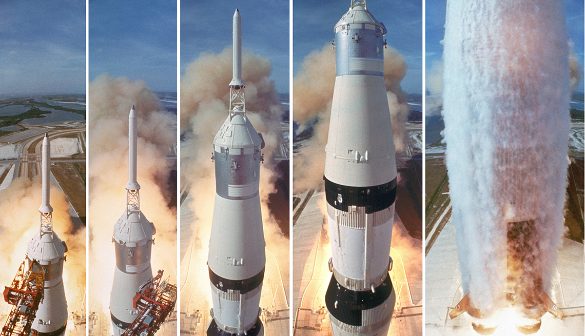 item 2 of Gallery image - Cohete Saturno durante la misión Apollo 11