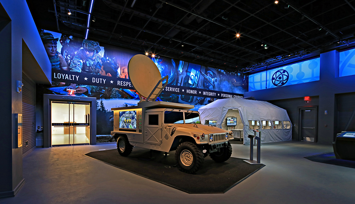 item 2 of Gallery image - Vehículo del ejército en el National Museum of the United States Army 