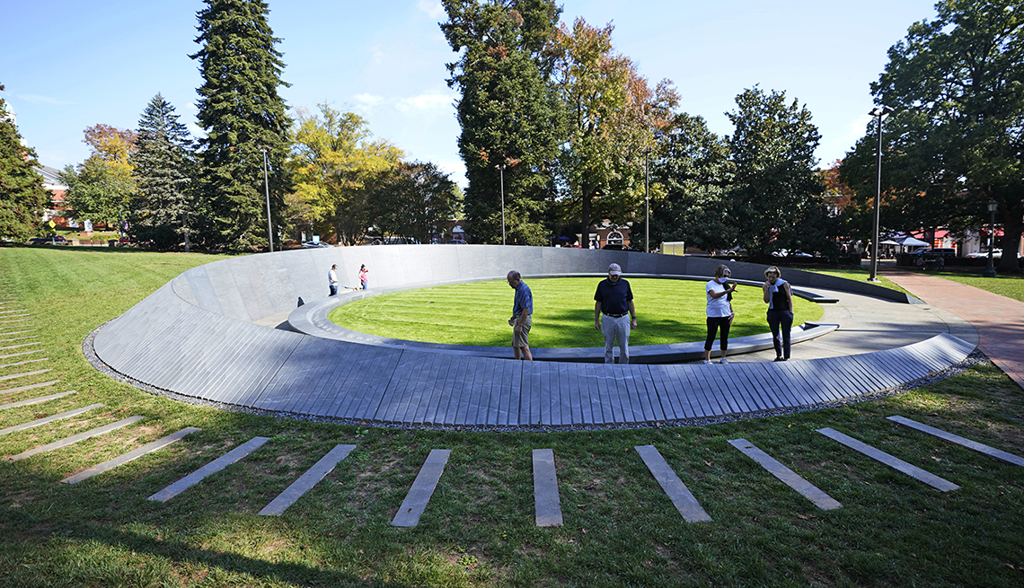 Monumento a los trabajadores esclavizados en la Universidad de Virginia