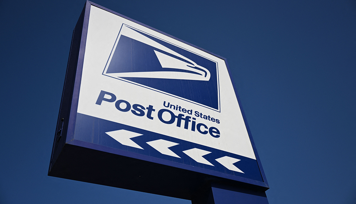 Letrero anuncia el correo postal de Estados Unidos