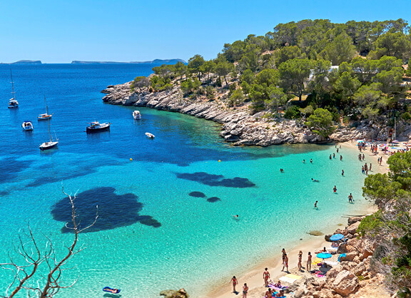 Photo of a beautiful sunny beach with a turquoise-colored sea