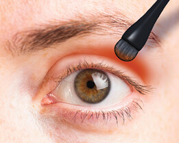 Photo showing contouring makeup on an eye