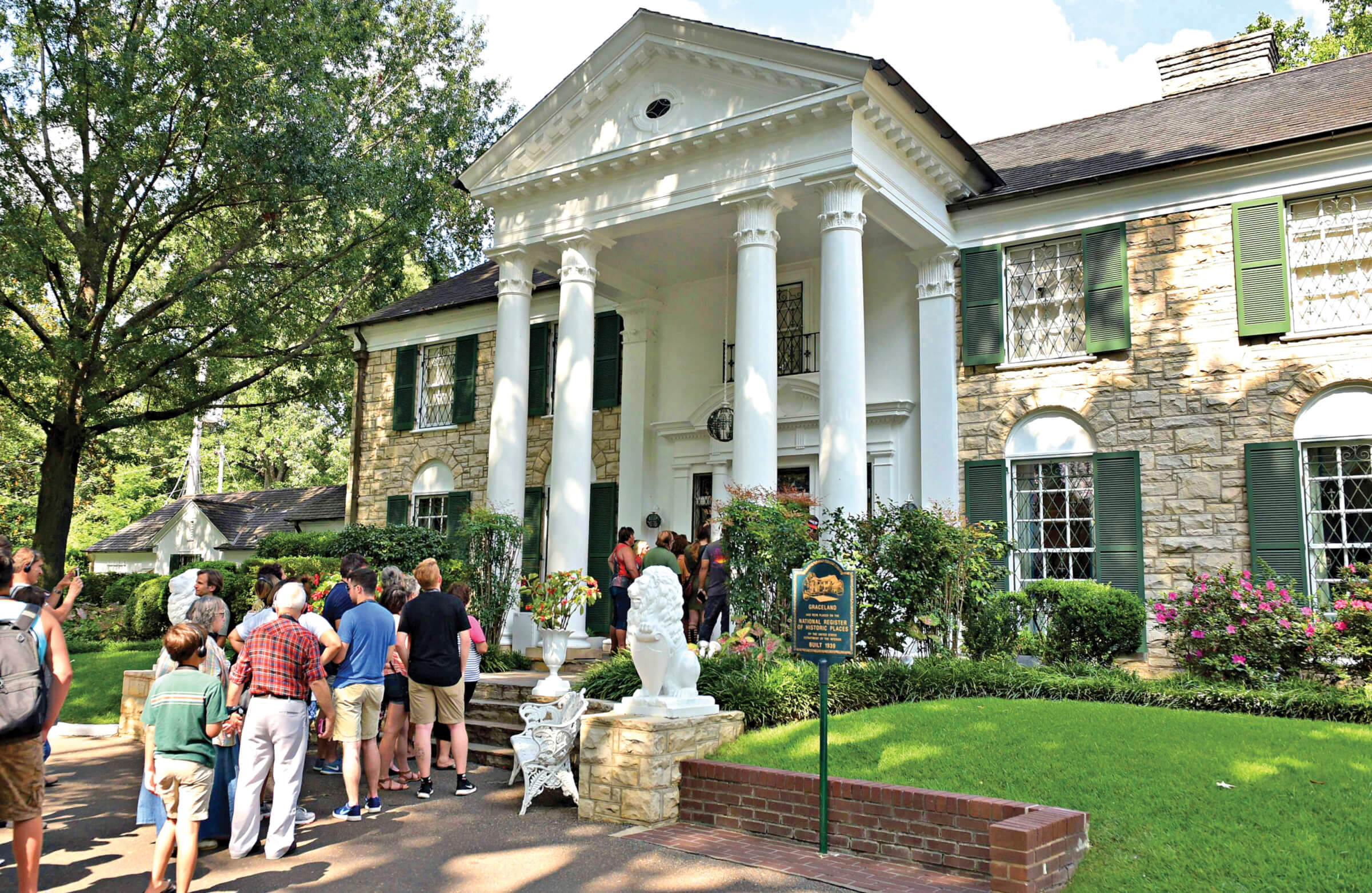 Photo of visitors at Graceland