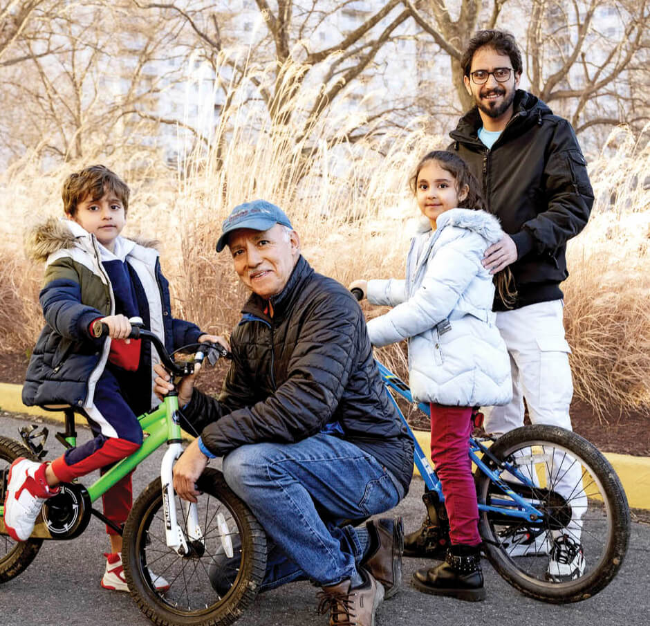 Photo of Manuel Vera with some cyclists and their bikes