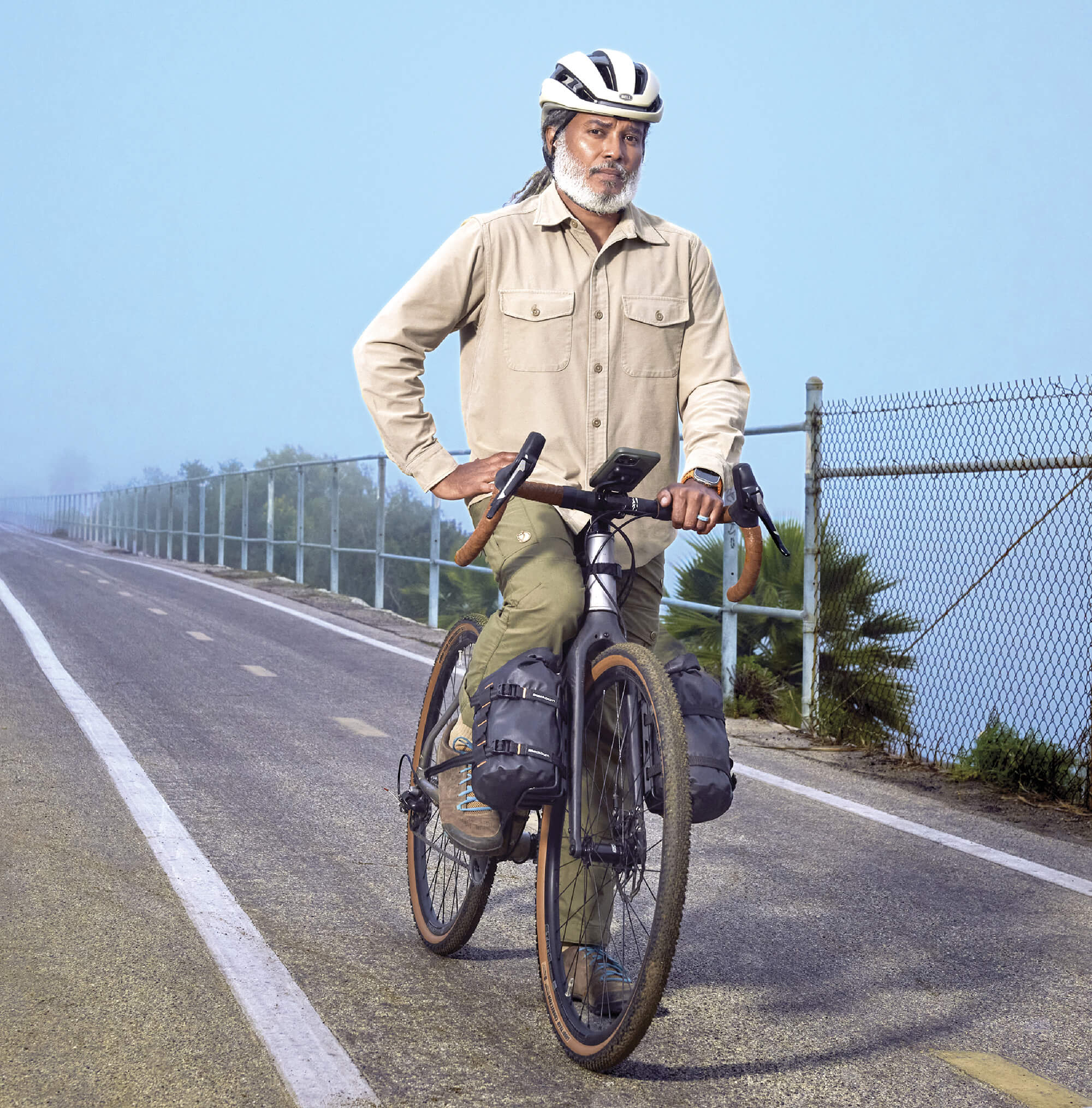 Photo portrait of Erick Cedeño on his bike