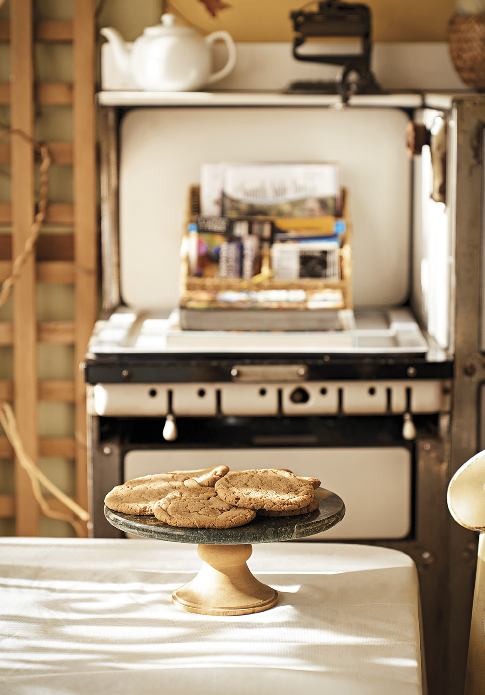 A raised plate of cookies 