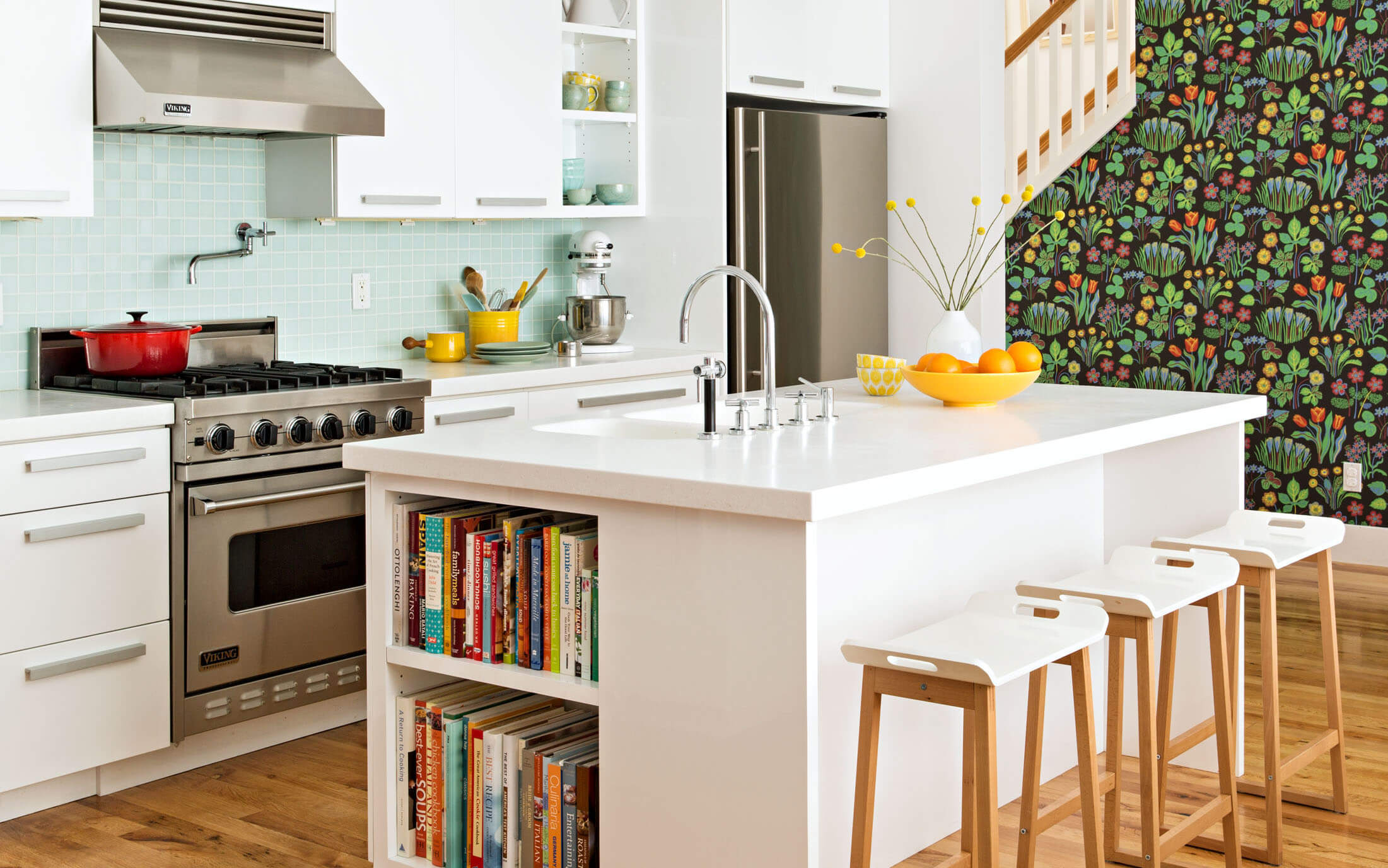 Photo of a bright, modern kitchen