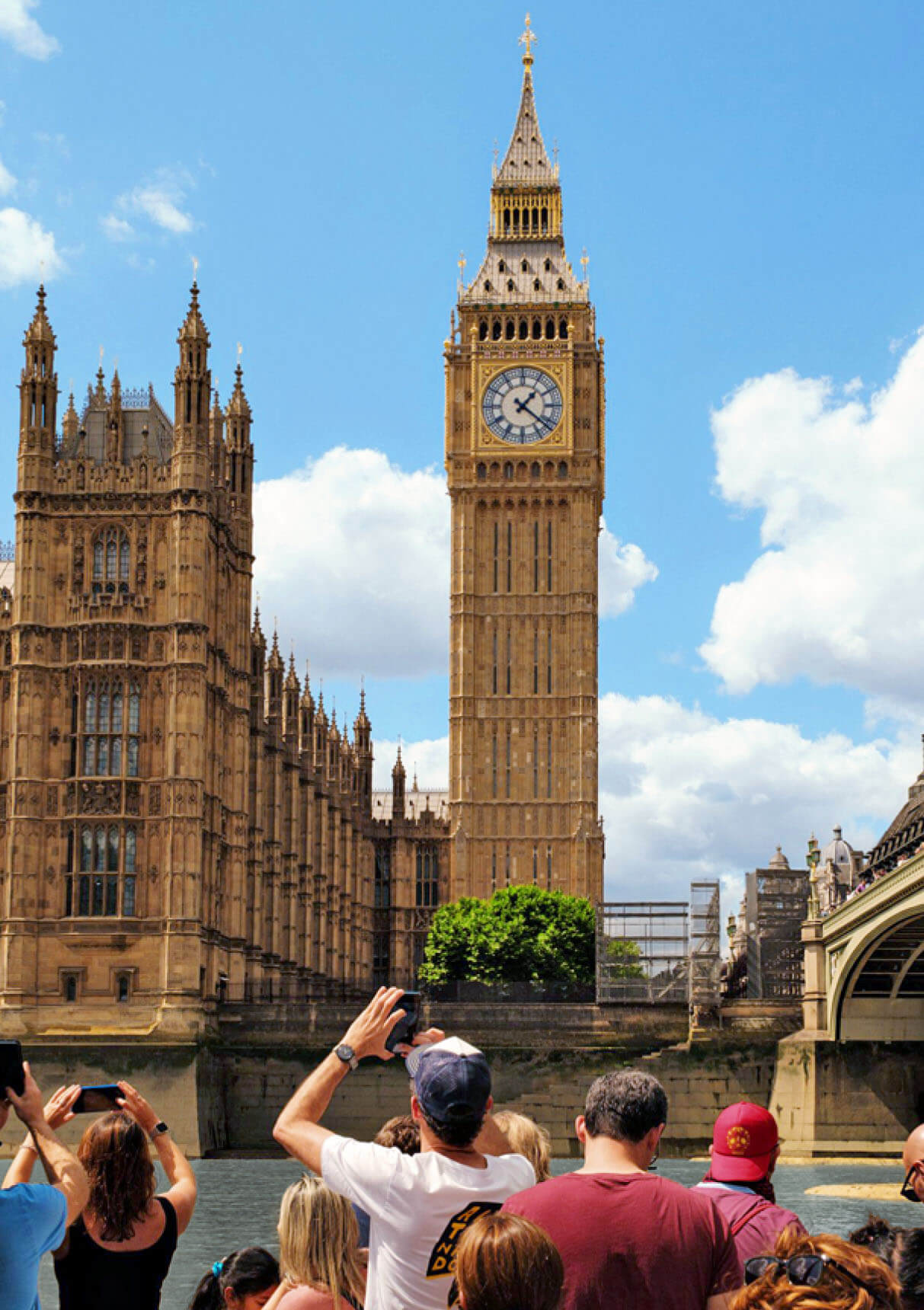Photo of tourists in front of Big Ben