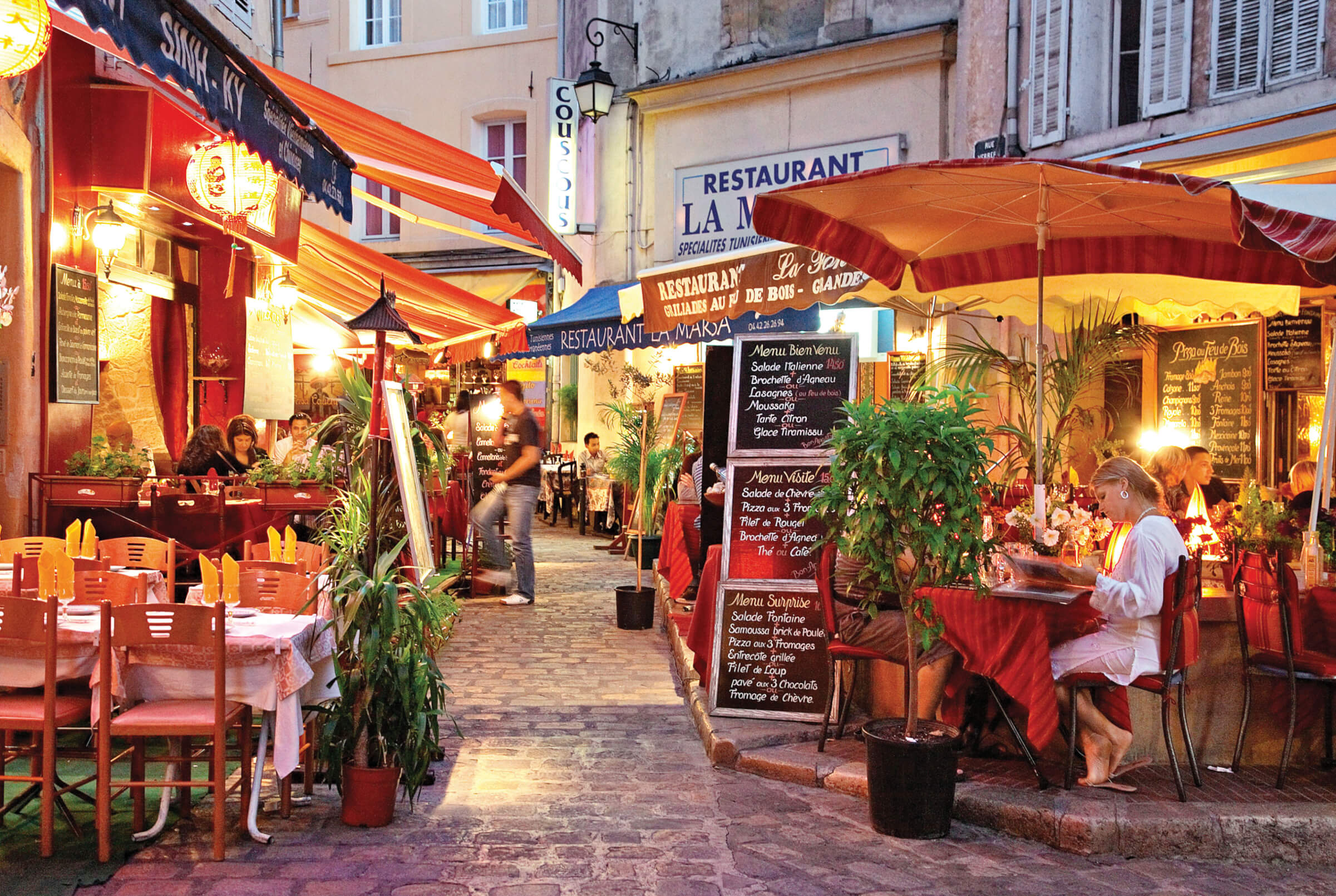Photo of restaurant patios in Aix-en-Provence, France