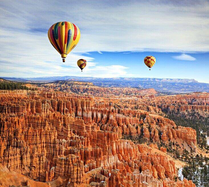 Photo of hot air balloons above Bryce Canyon
