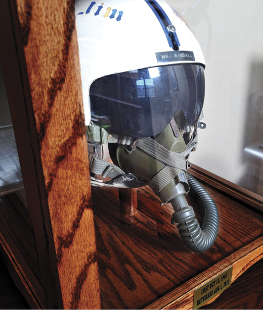 Image of an US air force flight helmet 