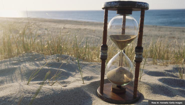 hourglass running out of sand - top 5 regrets of dying people