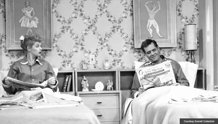 I LOVE LUCY, Lucille Ball, Desi Arnaz, 1951-1957 in separate beds that can bring couples together