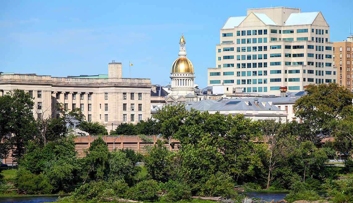 The dome of the New Jersey State House from a distance