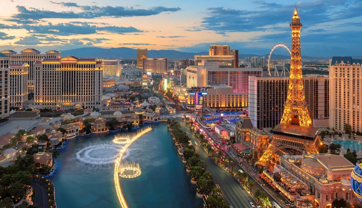 Expedia Hotels May Ad 2026