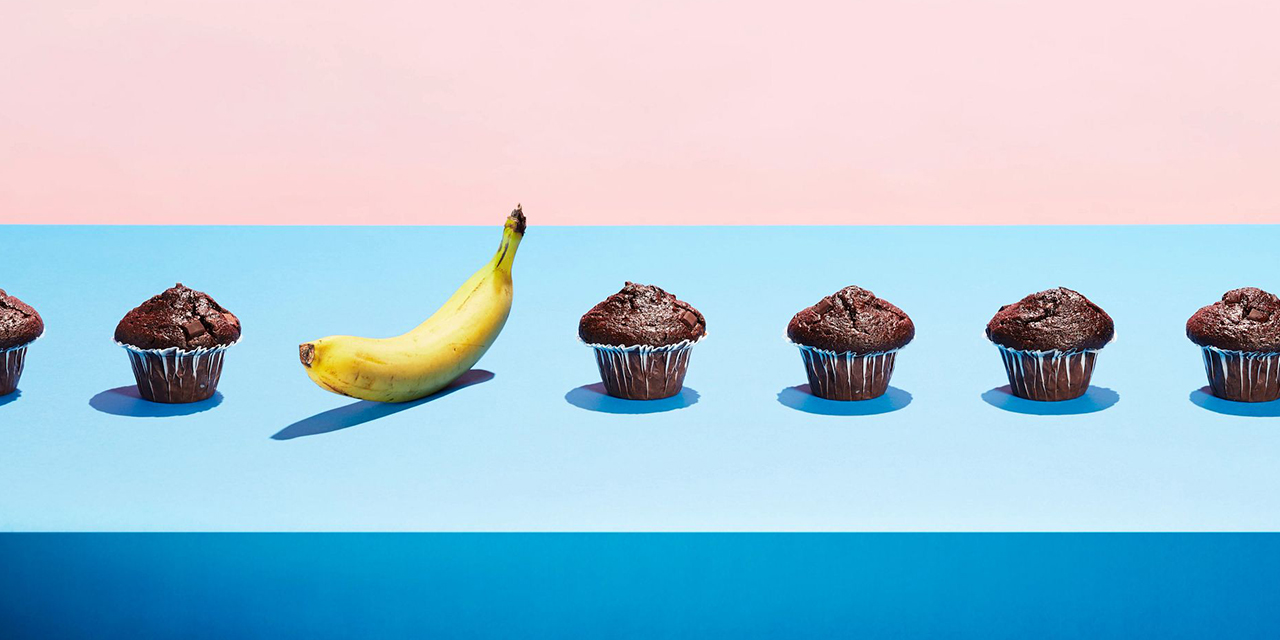 Cupcakes and a banana.