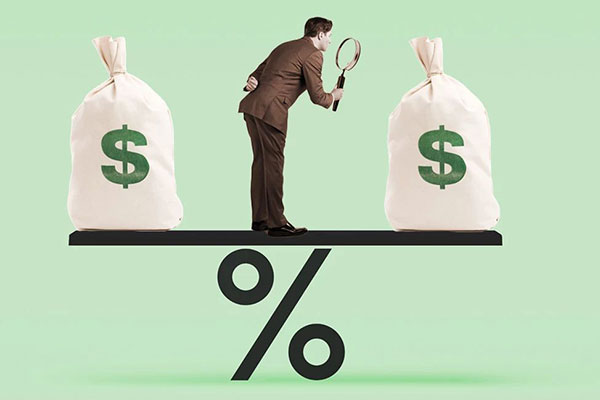 600x400-person-examining-money-bags-on-scale