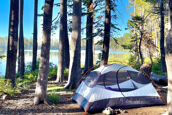 Lakeside campsite in the Sierra National Forest.
