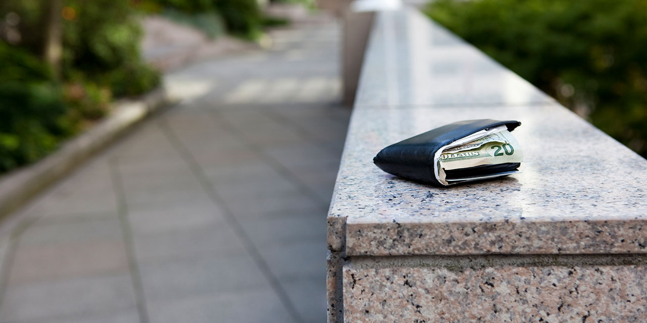 lost wallet on bench