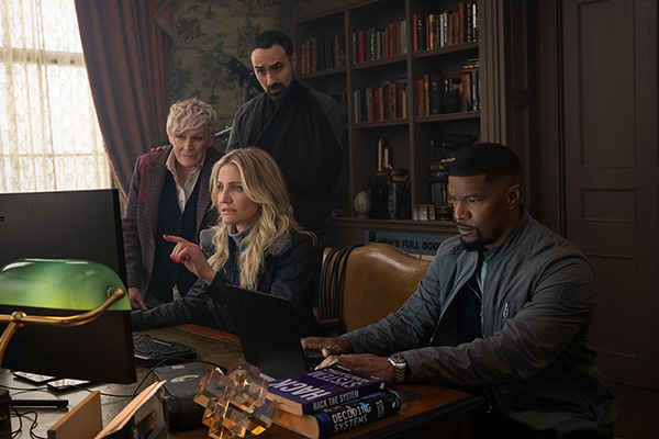 Glenn Close, Jamie Demetriou, Cameron Diaz and Jamie Foxx in Back In Action.