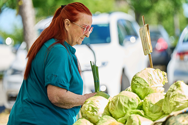 Person shopping for produce.