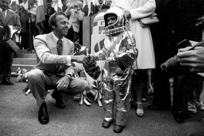  Alan Shepard with young astronaut.