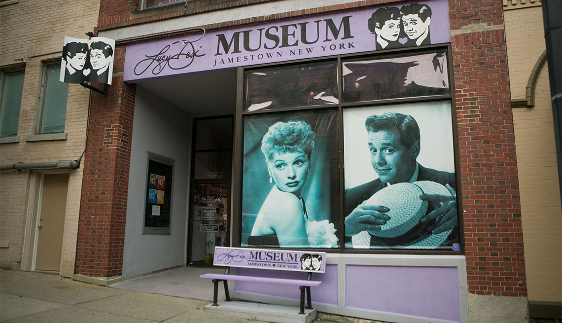 Atracciones turísticas que resaltan la cultura hispana - Lucy and Desi Museum and Center for Comedy, Jamestown, NY