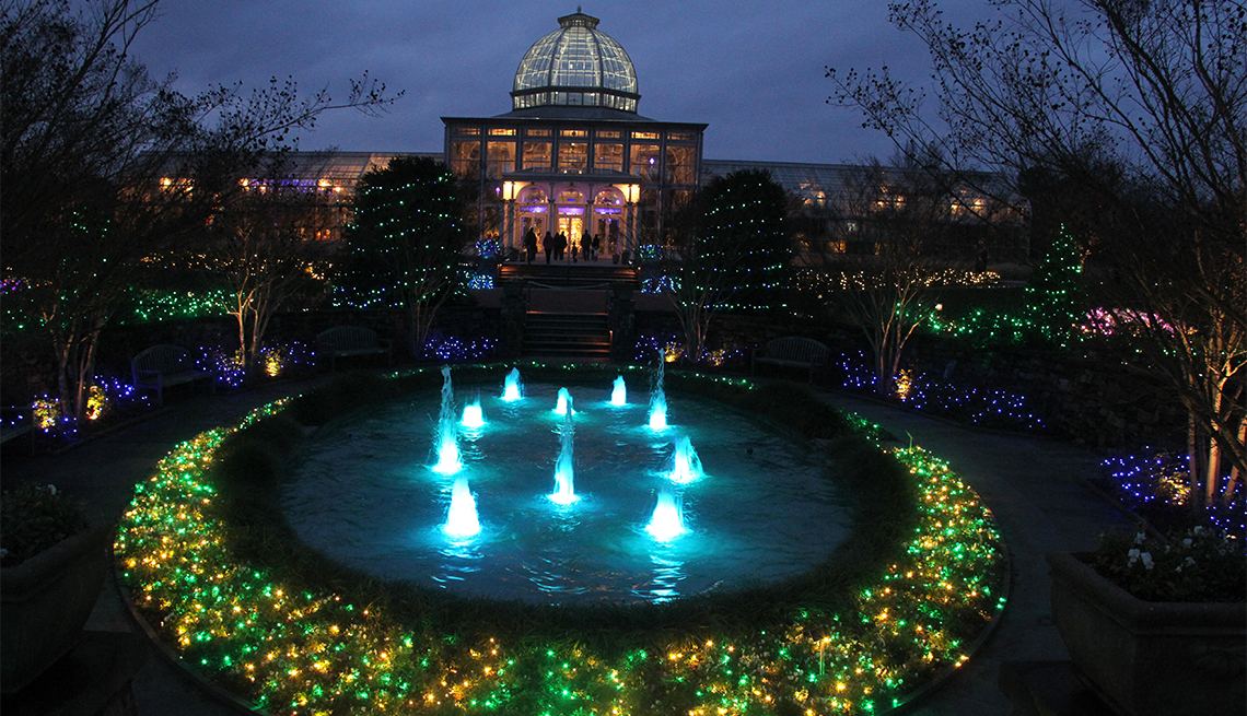 8 Botanical Garden Holiday Light Displays