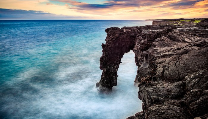 item 3 of Gallery image Holei Sea Arch in Hawaiʻi Volcanoes National Park