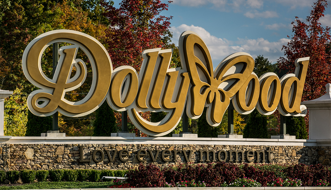 The entrance to Dollywood
