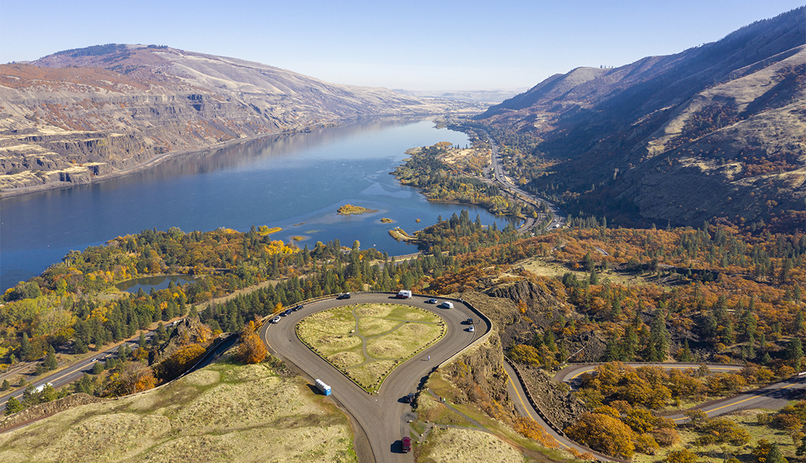 Viewpoint of Rowena Crest, Columbia River and The Dalles in Autumn