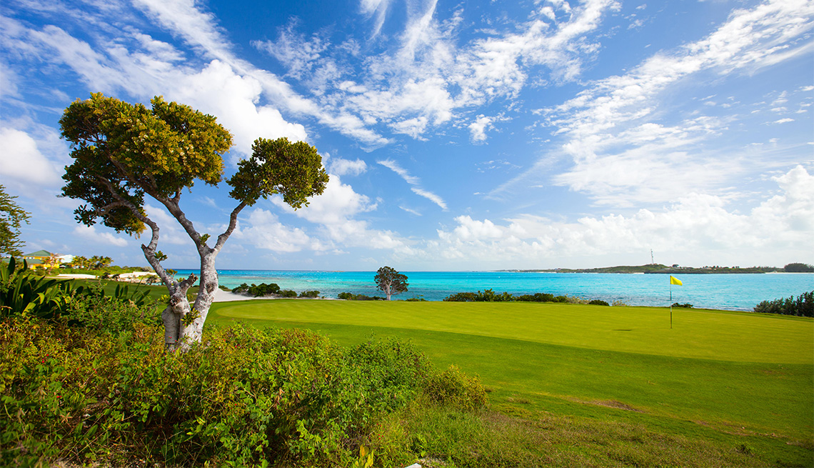 item 9 of Gallery image - Golf course in Bahamas