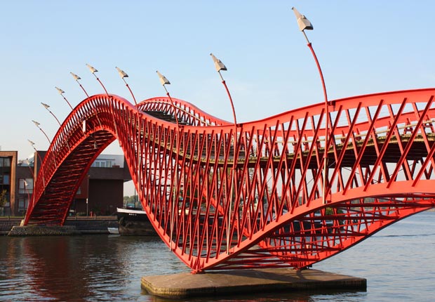 Python Bridge, Amsterdam, Frommers  - Los 10 puentes más hermosos del mundo