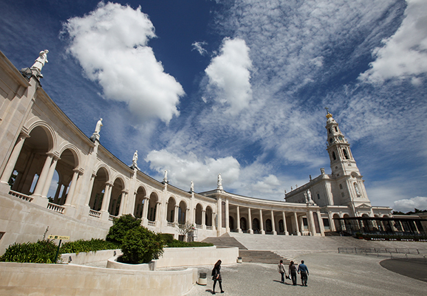 Emblemas del Santuario de Nuestra Señora del Rosario de Fátima - Colonnade 