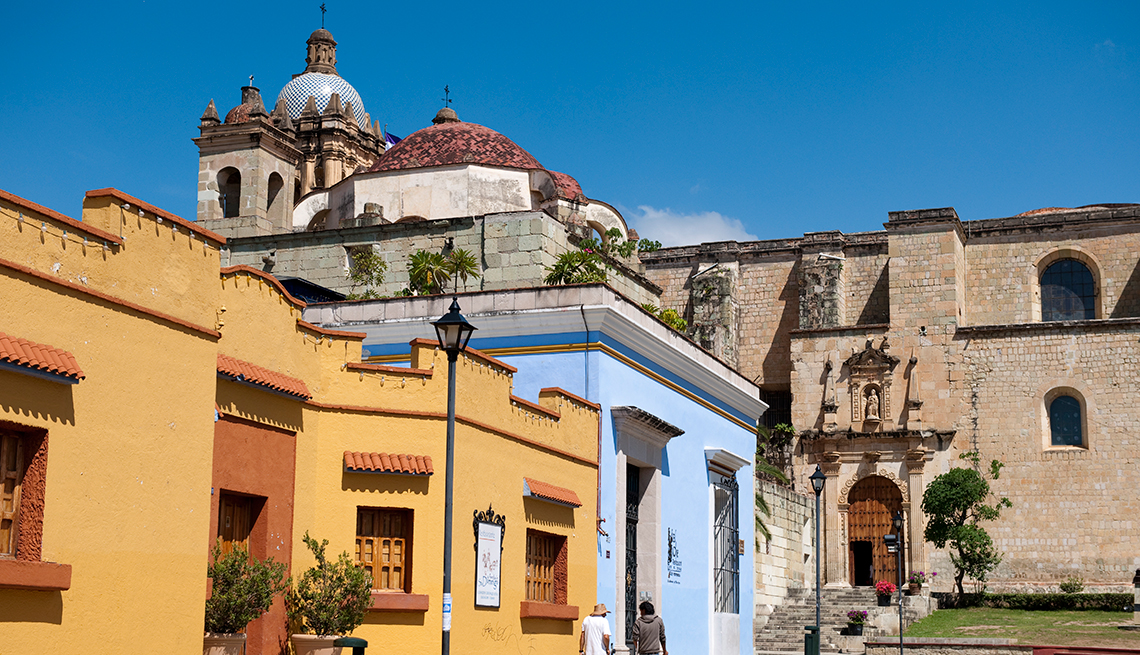 street, scene, with, iglesia, de, santo, domingo