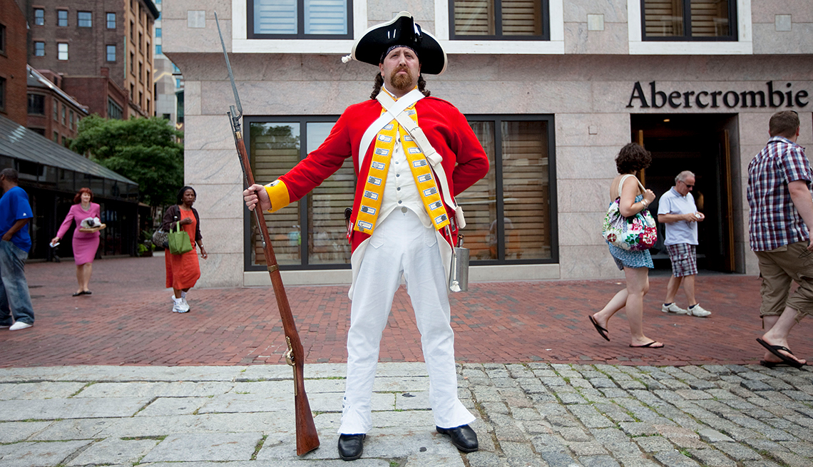 Re-enactor with Freedom Trail of Boston, Josh Rudy at Quincy Market, Historic Walks and Trails in America, Travel 
