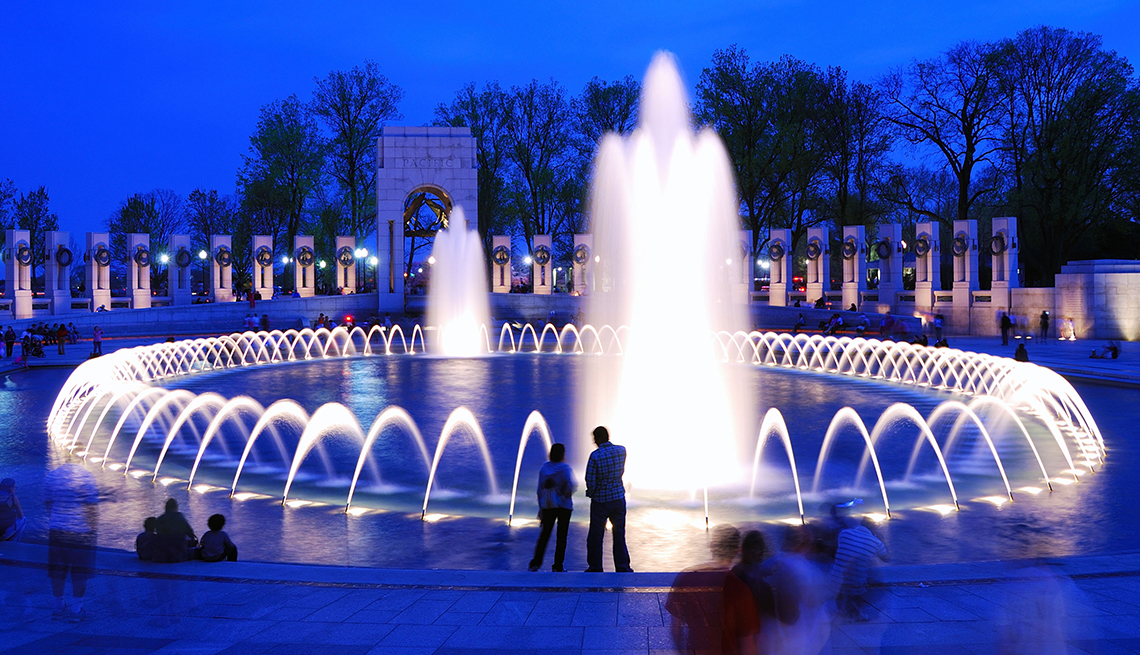 Visitors at World War II Memorial fountain, Washington, D.C., Memorial Day Historic Sites
