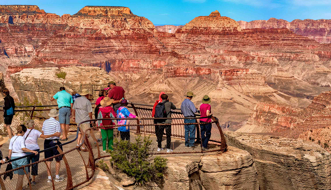 Tourists at the Grand Canyon mountain