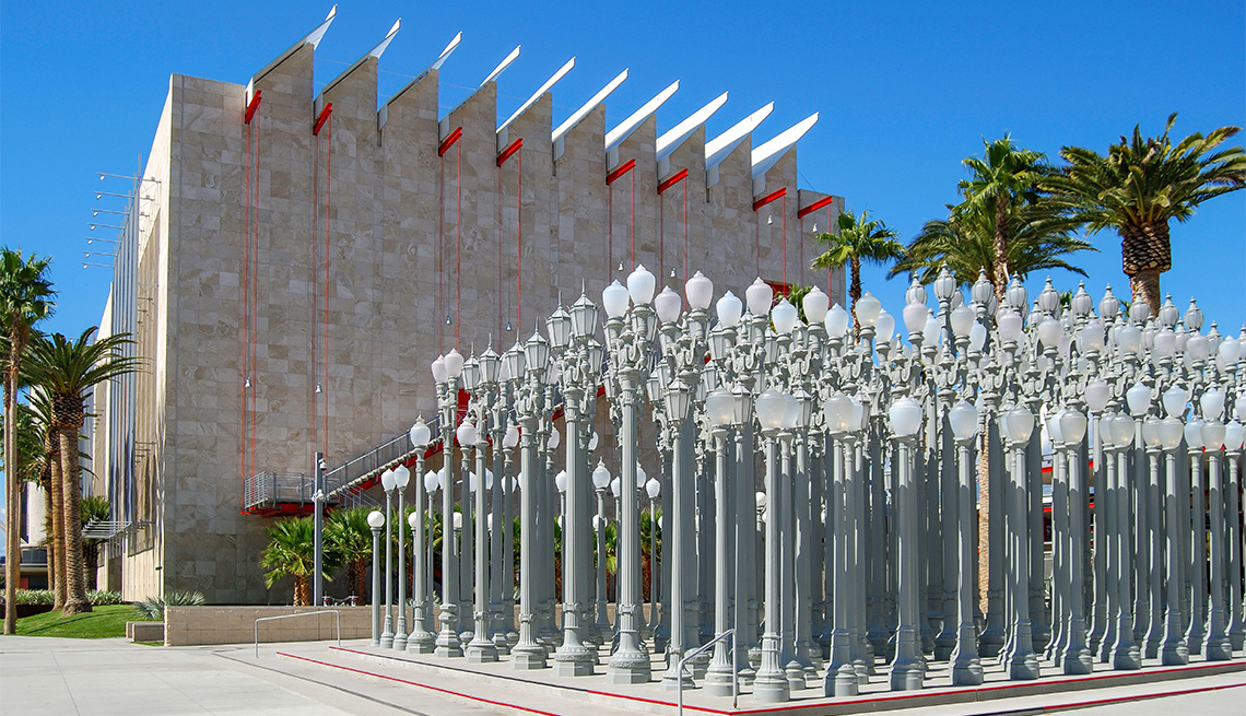 item 3 of Gallery image - 'Urban Light' sculpture, Los Angeles County Museum of Art
