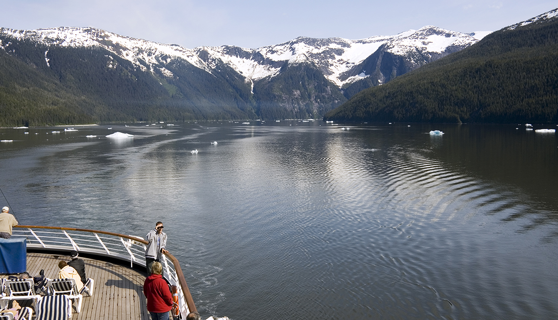 travlers on an Alaskan cruise ship