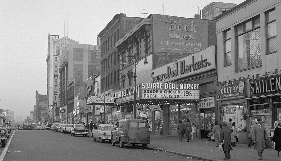 General view looking east on 125th Street in Harlem, New York