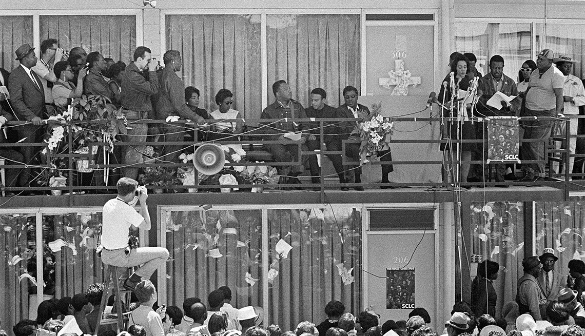 Coretta Scott King habla en Memphis, el 2 de mayo de 1968, al inicio de la Campaña de los Pobres planeada por su esposo