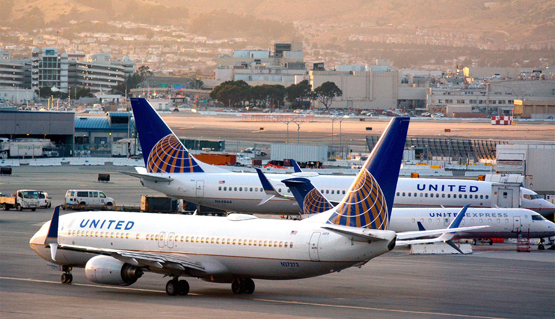 Avión de United Airlines en el aeropuerto de San Francisco